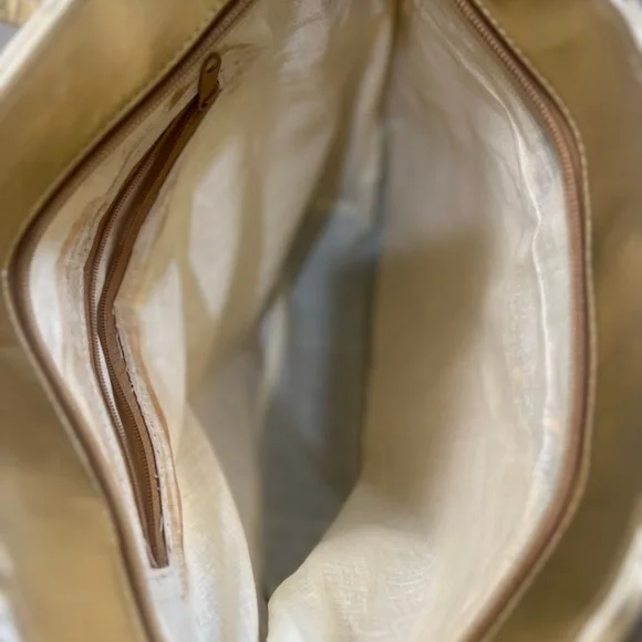 Unbranded Vintage Gold Quilted Large Tote Bag Handbag Medusa metal logo‎ bag - Picture 8 of 12